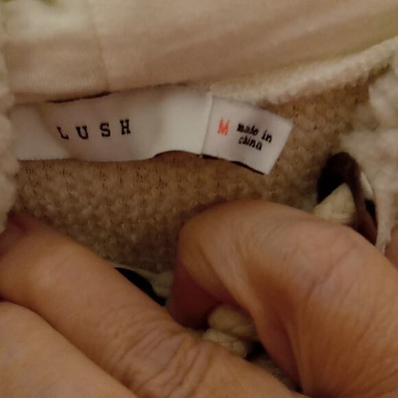 LUSH Women's Faux sherpa Medium cream pocketed hoodie.Casual,Atleisure,Winter - Picture 2 of 8